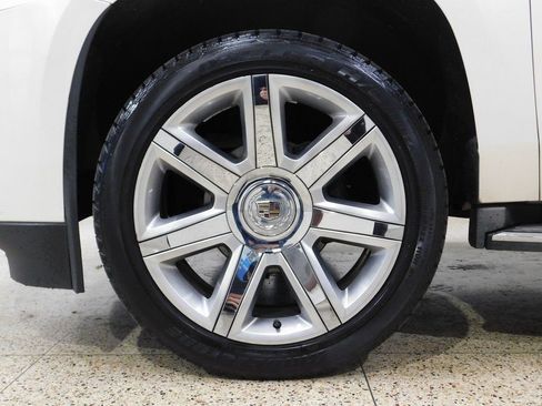 Used 2015 Cadillac Escalade Luxury image 21