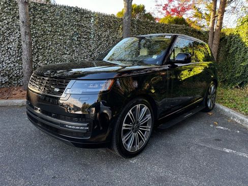 Used 2025 Land Rover Range Rover SE image 1