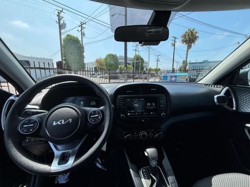 Used 2025 Kia Soul LX w/ LX Technology Package FWD image 33