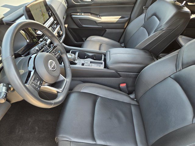 Used 2024 Nissan Pathfinder SL FWD image 13