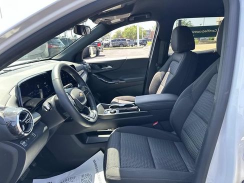Used 2026 Chevrolet Equinox LT FWD image 17