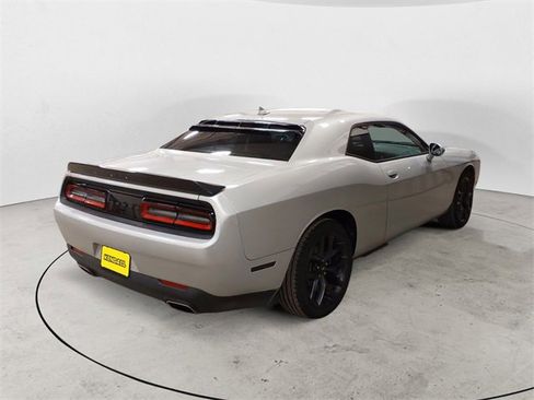Used 2022 Dodge Challenger SXT w/ Plus Package image 5