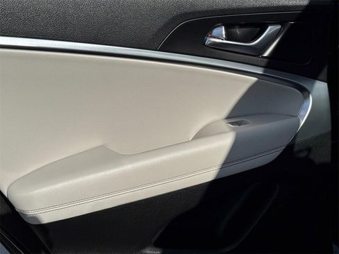 Used 2025 Genesis G70 2.5T image 16