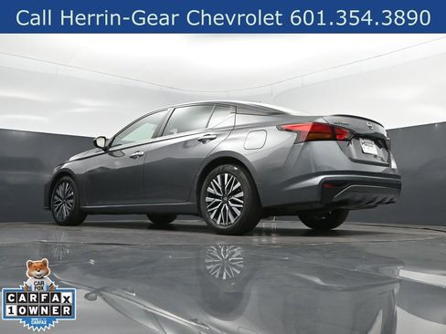 Used 2024 Nissan Altima 2.5 SV FWD image 41