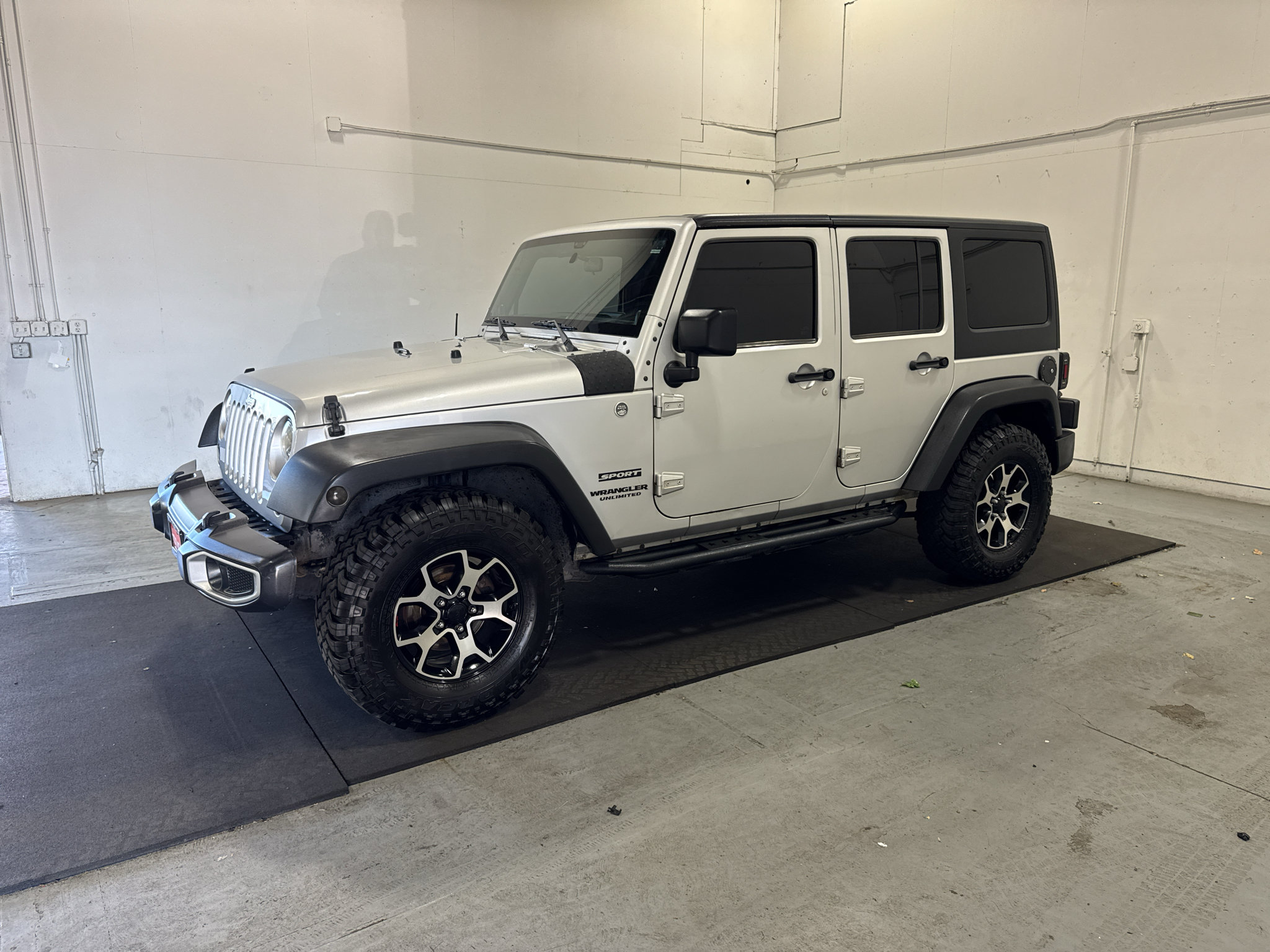 Used 2012 Jeep Wrangler Unlimited Sport AWD/4WD image 3