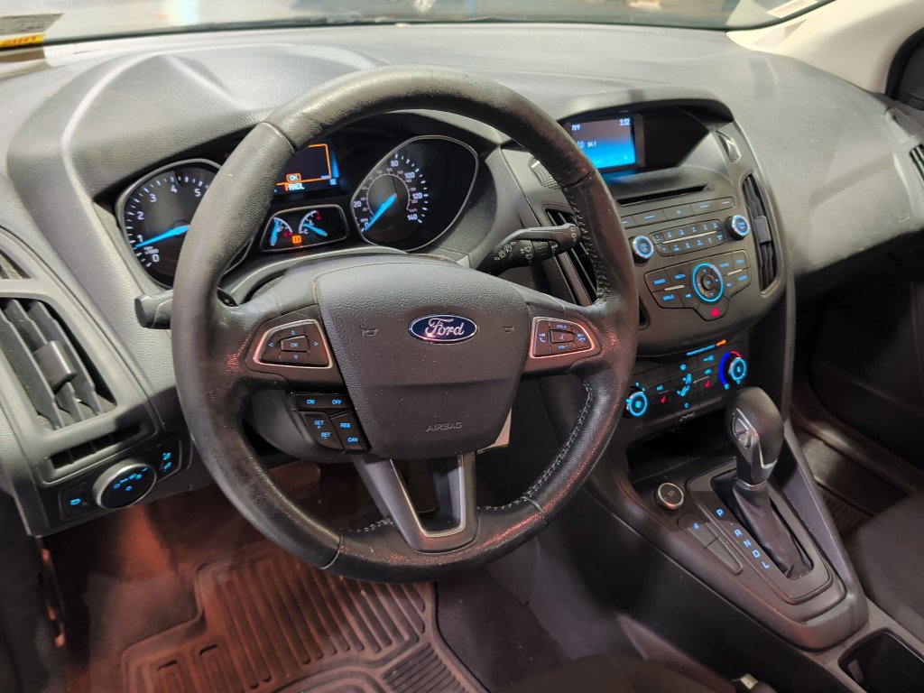 Used 2017 Ford Focus SE w/ Cold Weather Package FWD image 5