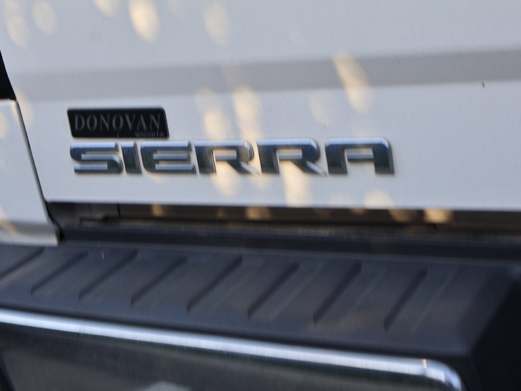 Used 2018 GMC Sierra 1500 SLT w/ SLT Premium Package AWD/4WD image 8
