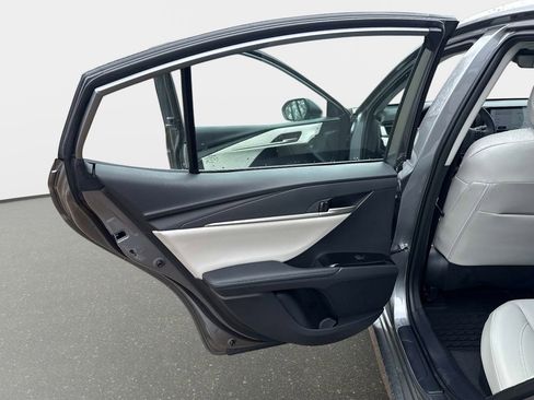 Used 2025 Toyota Camry XLE image 9