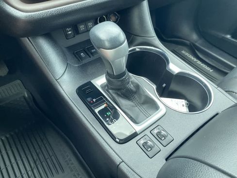 Used 2019 Toyota Highlander XLE image 20