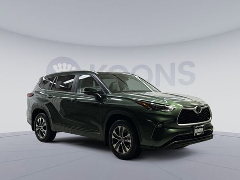 Used 2025 Toyota Highlander XLE image 14