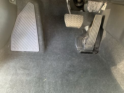 Used 2024 Toyota Prius Limited FWD image 17