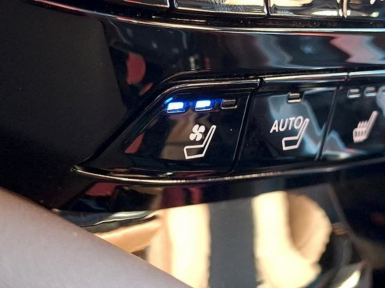 Used 2023 Acura MDX w/ Advance Package AWD/4WD image 32