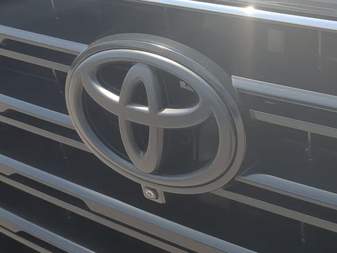 Used 2024 Toyota Sequoia SR5 AWD/4WD image 33