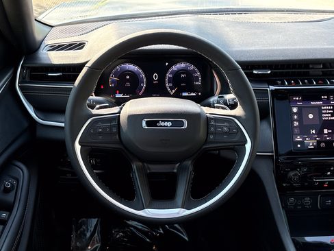 Certified 2024 Jeep Grand Cherokee Altitude RWD image 22