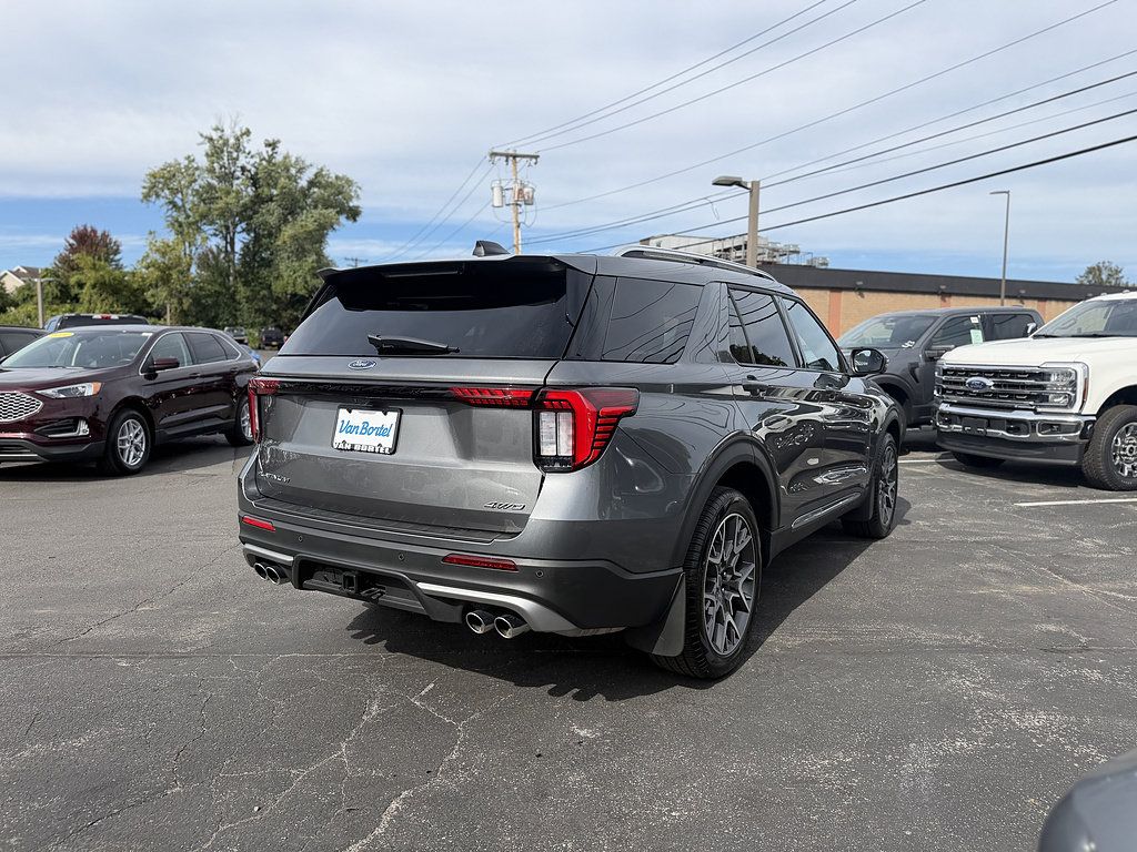 Used 2025 Ford Explorer Platinum w/ Ultimate Package AWD/4WD image 8