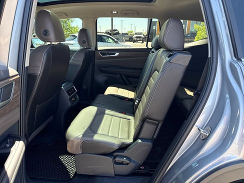 Used 2024 Volkswagen Atlas SEL AWD/4WD image 25