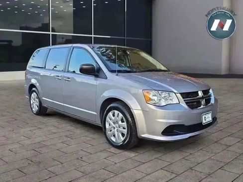 Used 2018 Dodge Grand Caravan SE w/ Rear Park Assist Package image 7