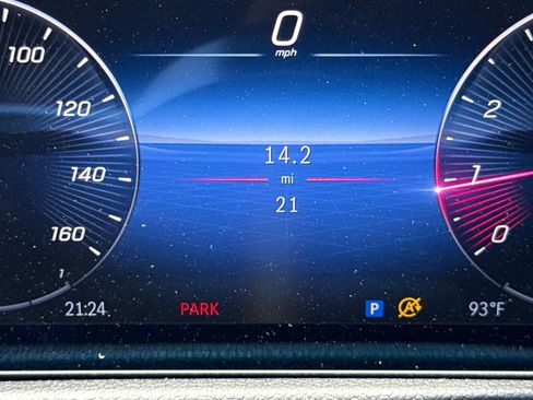 Used 2025 Mercedes-Benz GLB 250 image 21