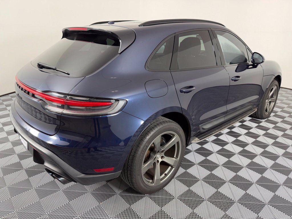 Certified 2023 Porsche Macan AWD/4WD image 11