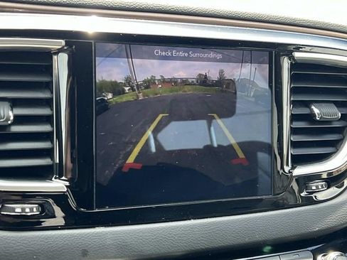 Used 2019 Chrysler Pacifica Touring-L Plus FWD image 27