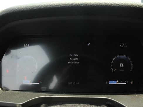 Used 2022 Jeep Grand Cherokee Laredo w/ Luxury Tech Group I AWD/4WD image 32