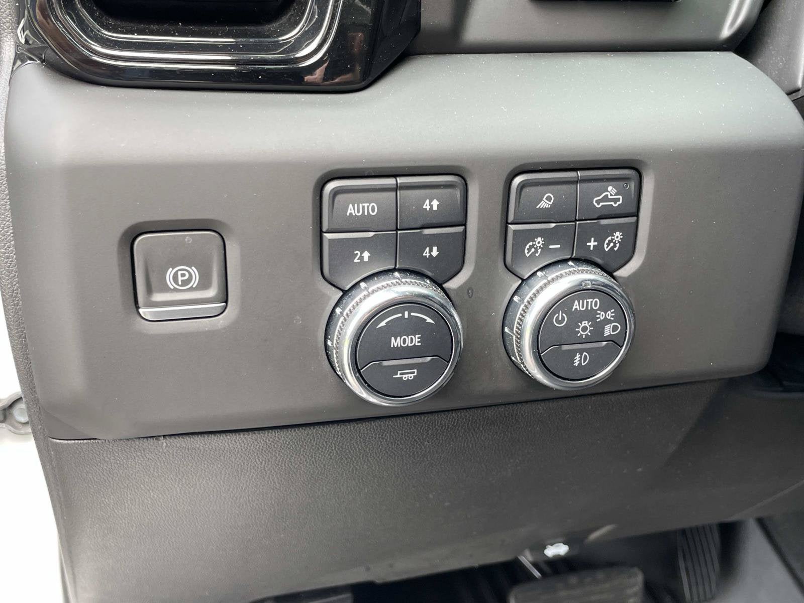 Used 2023 GMC Sierra 1500 AT4 w/ AT4 Premium Package AWD/4WD image 23
