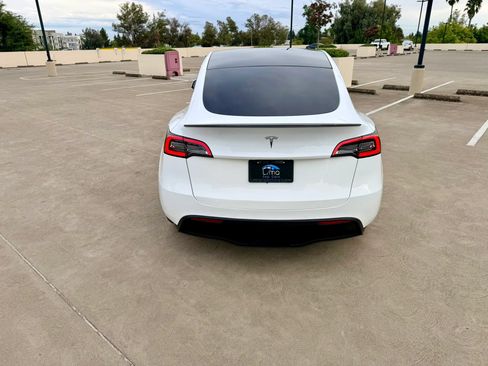 Used 2022 Tesla Model Y Performance AWD/4WD image 8