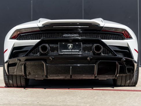 Used 2020 Lamborghini Huracan EVO image 8