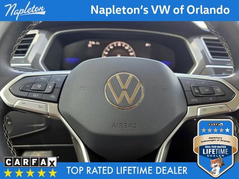Used 2024 Volkswagen Tiguan SE image 12