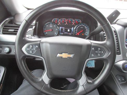 Used 2018 Chevrolet Suburban LT image 41