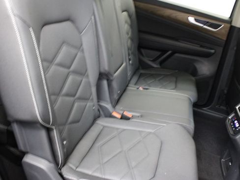 Used 2025 Volkswagen Atlas SE FWD image 19