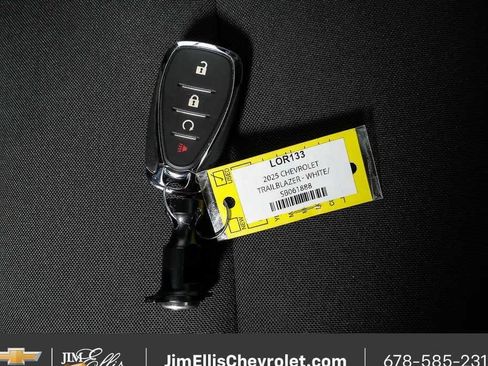 Certified 2025 Chevrolet TrailBlazer LT AWD/4WD image 23
