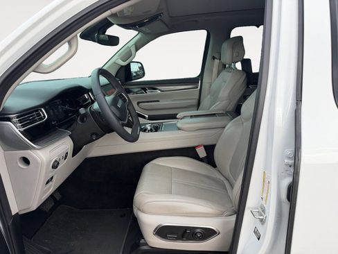 Used 2023 Jeep Wagoneer Series III w/ Premium Group I image 9