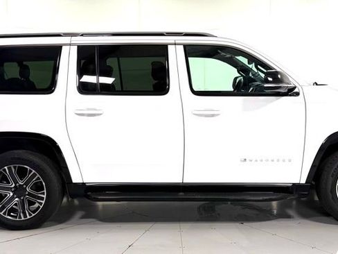 Used 2024 Jeep Wagoneer L Series II image 3