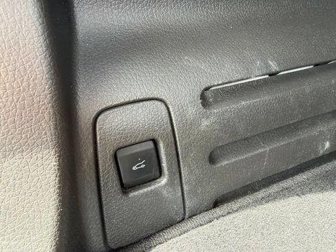 Used 2012 Lincoln MKX FWD image 38