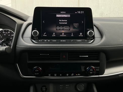 Used 2025 Nissan Rogue SV image 27