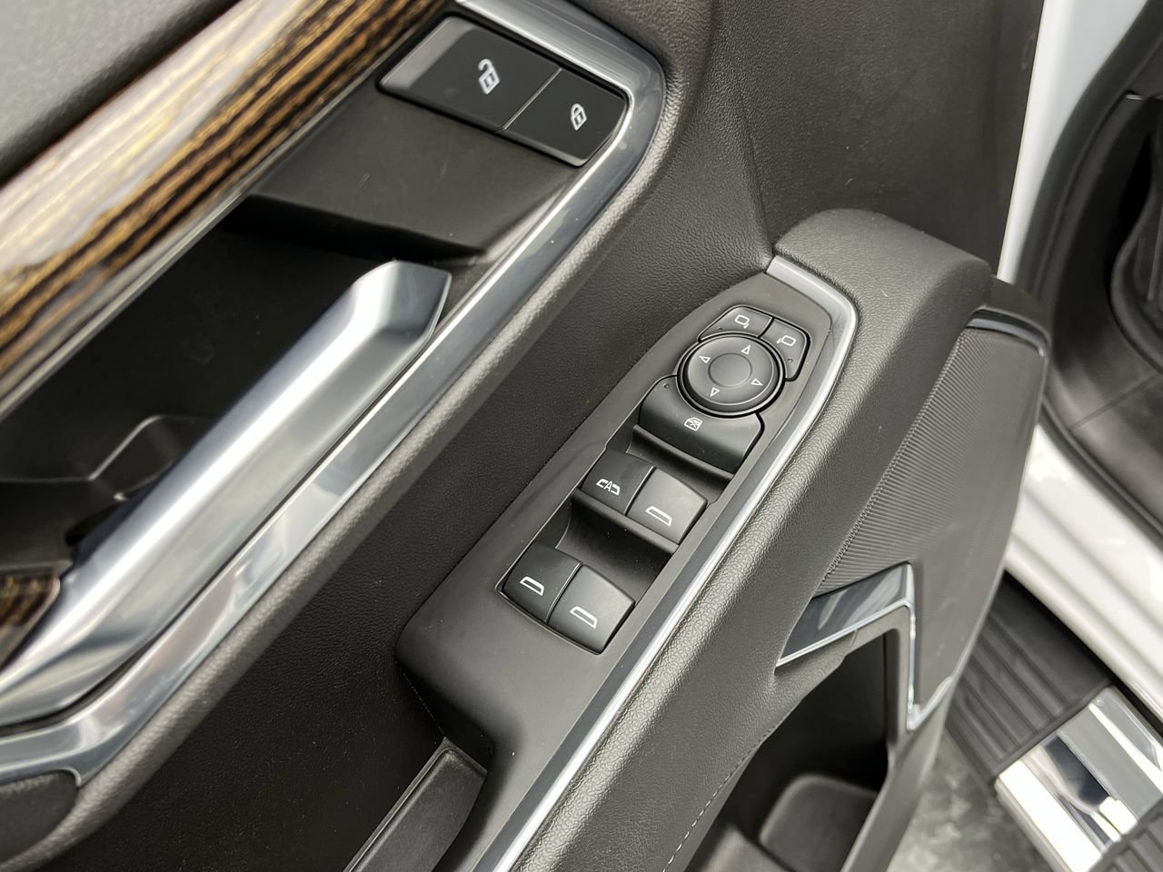 Used 2023 GMC Sierra 1500 SLE AWD/4WD image 9
