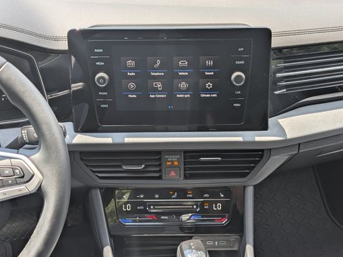 Used 2026 Volkswagen Jetta SE FWD image 26