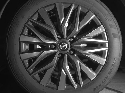 Used 2025 Nissan Altima 2.5 SV FWD image 12