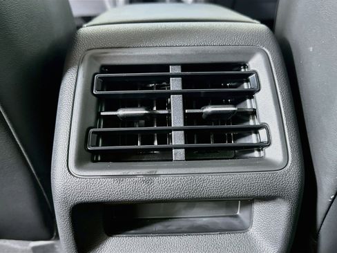 Certified 2025 Volkswagen Tiguan SE R-Line AWD/4WD image 25