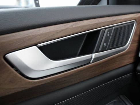 New 2026 Volkswagen Atlas SE image 5