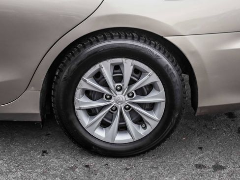 Used 2015 Toyota Camry LE image 13