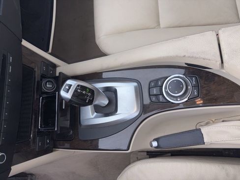 Used 2010 BMW 528i xDrive Sedan AWD/4WD image 8