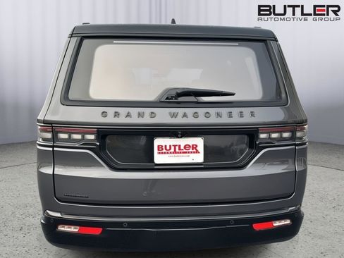 Used 2023 Jeep Grand Wagoneer Series II image 4
