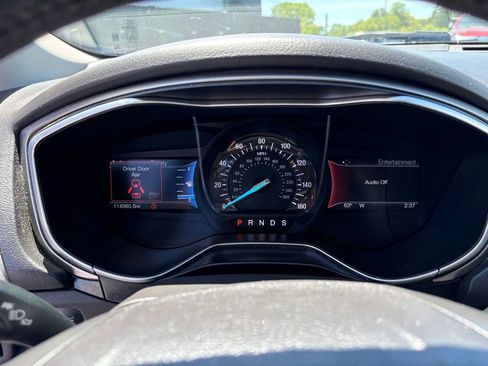 Used 2016 Ford Fusion SE w/ Equipment Group 202A FWD image 18