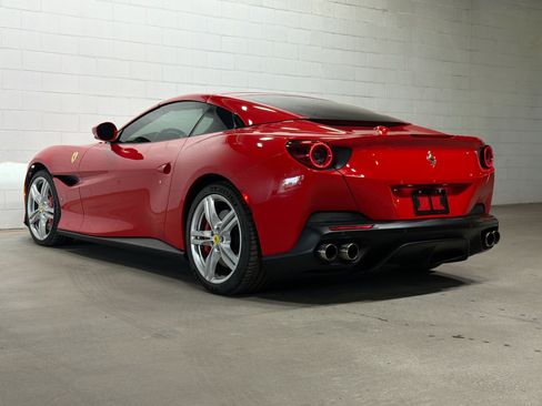 Used 2020 Ferrari Portofino RWD image 3