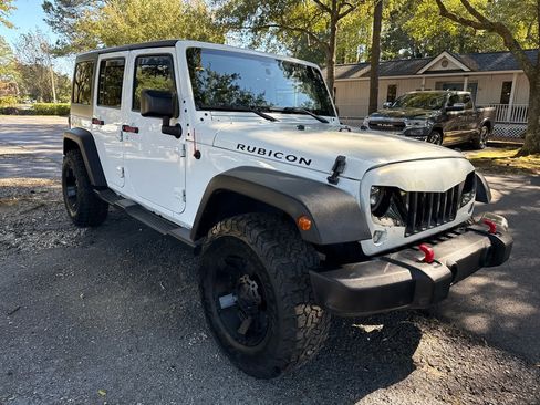 Used 2015 Jeep Wrangler Unlimited Rubicon w/ Connectivity Group image 8
