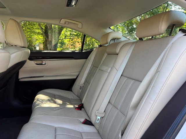 Used 2016 Lexus ES 350 w/ Luxury Package w/Wood Trim FWD image 15