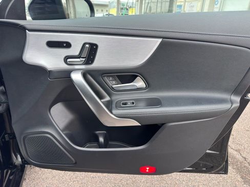 Used 2021 Mercedes-Benz CLA 250 4MATIC image 31