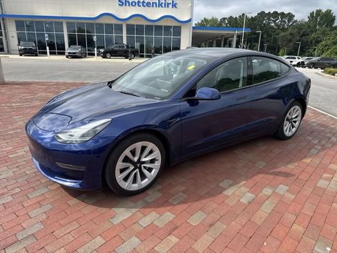 Used 2023 Tesla Model 3 Standard Range RWD image 4